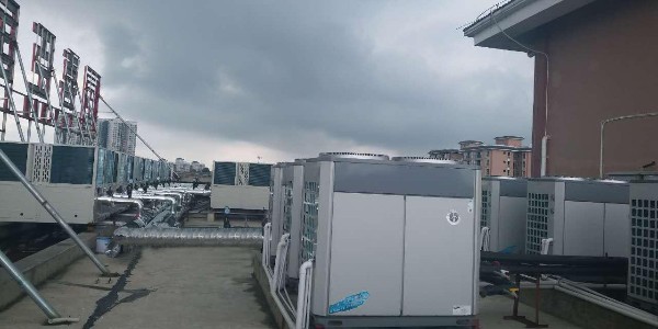 空氣能熱泵進軍酒店熱水領域,10噸熱水年節省高達4萬元
