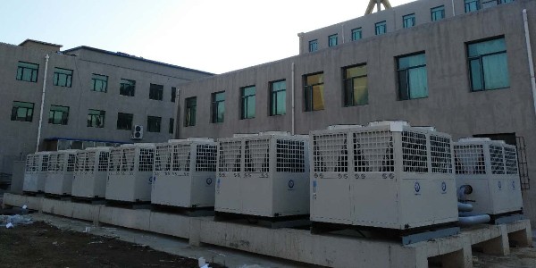 280噸泳池工程用空氣源熱泵，每噸熱水成本僅5元