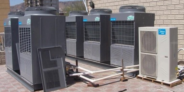 空氣能熱水器廣泛應用于各大院校 決定其價格的因素有哪些？