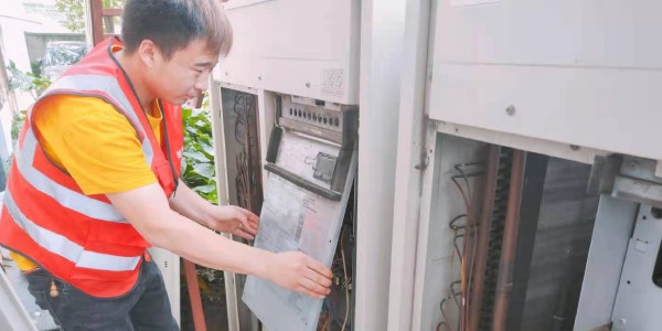 中央空調如何保養清洗？專業維護指南